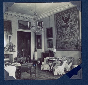 Salon w pałacu w Strzyżawce.