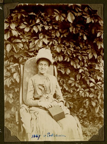 Zofia z Zamoyskich Tadeuszowa Grocholska (1866 – 1957), Podzamcze 1887 r.